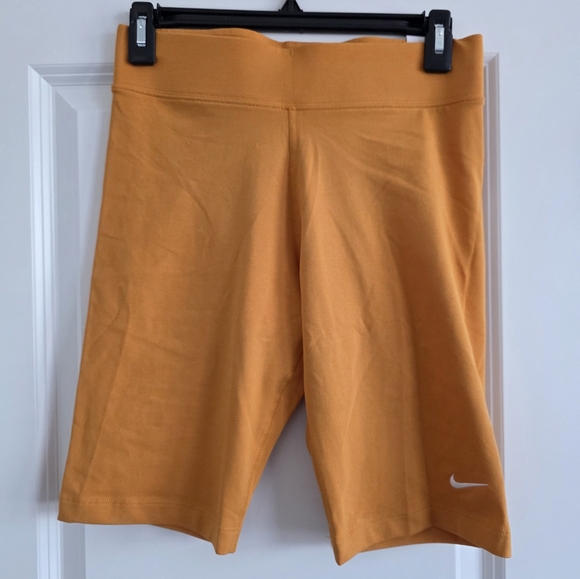 Nike Women's Yellow Mid-Rise Bike Shorts Size Medium - Picture 1 of 6